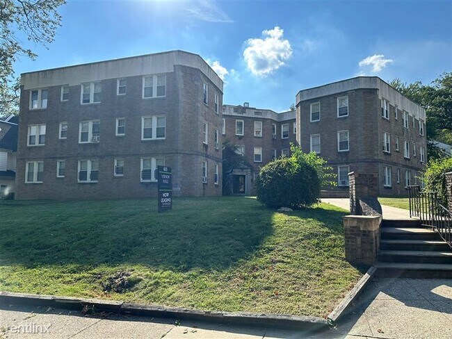 Building Photo - Vernon Hall (615 E Vernon Rd)