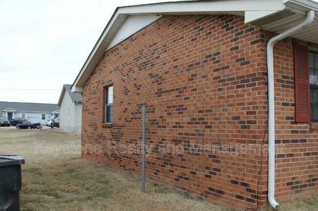 Building Photo - 1375 Thompsonville Ln
