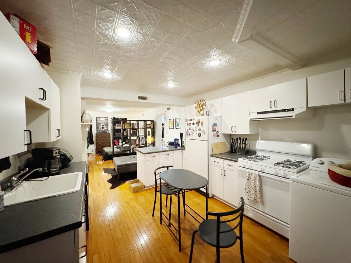 Primary Photo - 107 Sussex St