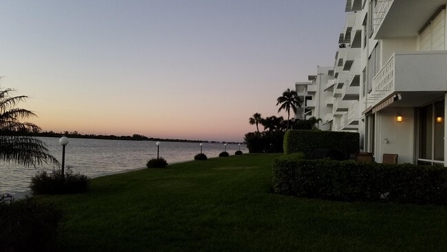 Foto del edificio - 2840 S Ocean Blvd