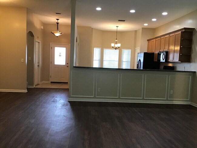 Foto del edificio - 2469 Royal Pointe Dr