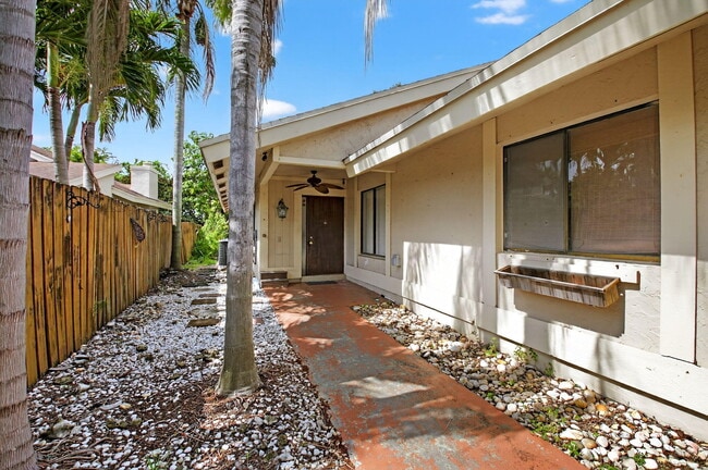Building Photo - 7576 Sierra Terrace E