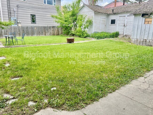 Foto del edificio - 806 Getchell St