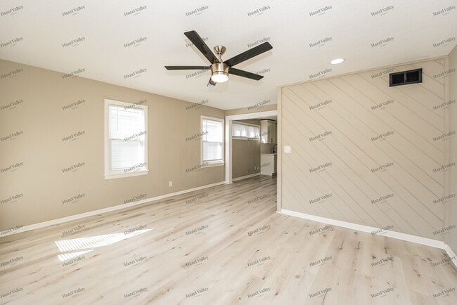 Building Photo - 1204 Dartmoor Ave