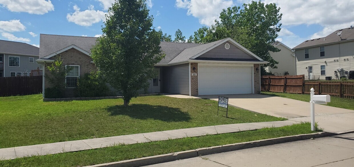Foto principal - 3 bd, 2 ba house, E Columbia, quick access...