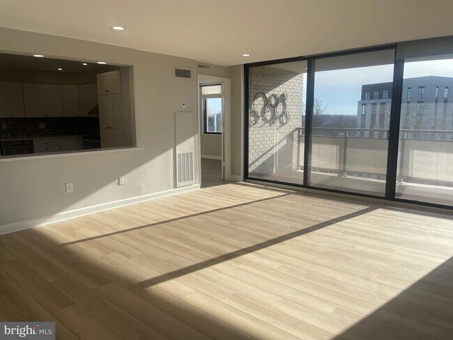 Foto del edificio - 5225 Pooks Hill Rd