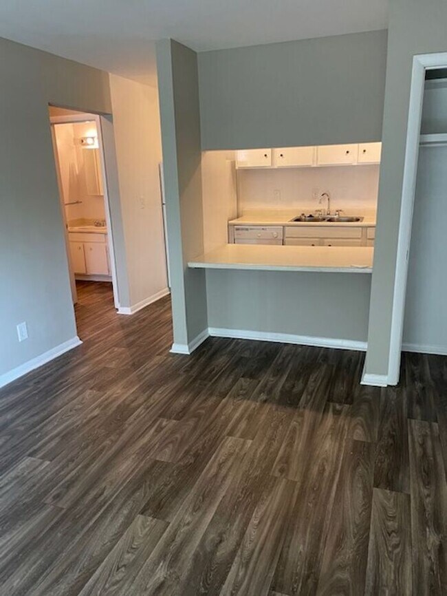 Foto del edificio - SPRING MOVE-IN SPECIAL - Reduced Rates on ALL Floorplans + Apply & Receive Approval by 02/28/26 e...