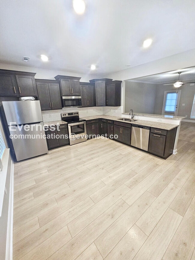 Foto del edificio - 809 Goswell Dr