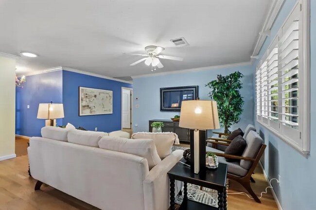 Foto del edificio - Beautiful 4-Bedroom Davis Home — Limited-Time Move-In Special! ? Only $2800/month for the first 6...