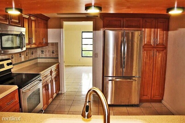 Building Photo - 3 br, 2 bath House - 5830 Southwest 120th ...