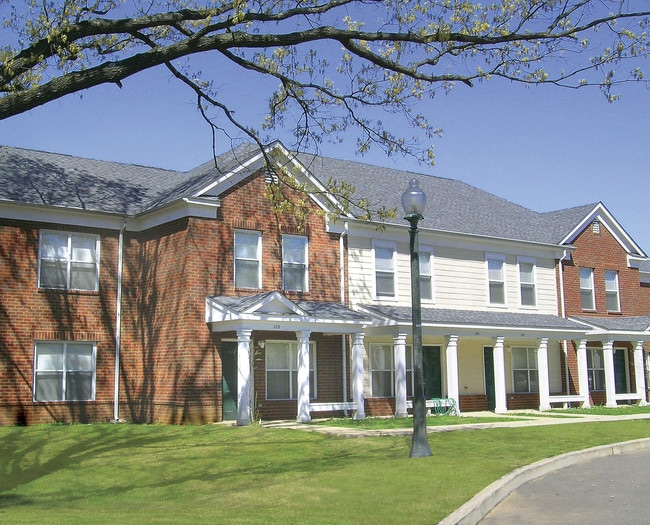 Building Photo - Brentwood Parc