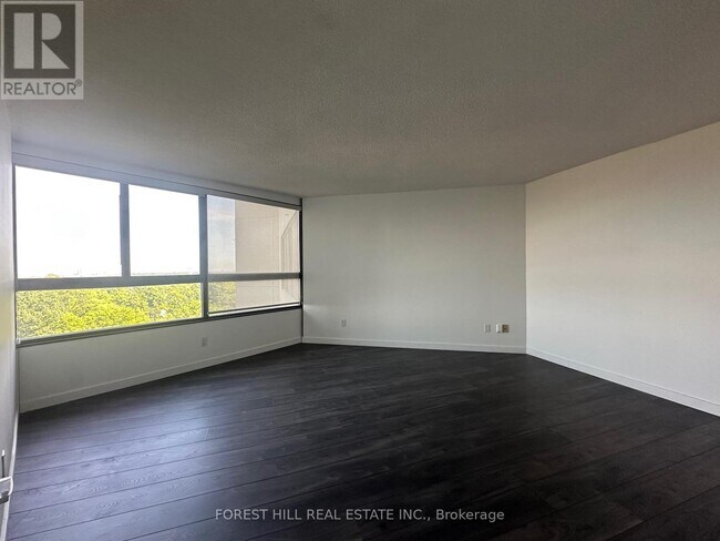 Photo du bâtiment - 1300 Bloor St