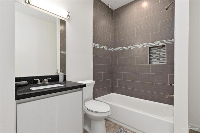 Foto del edificio - 3706 Paola St