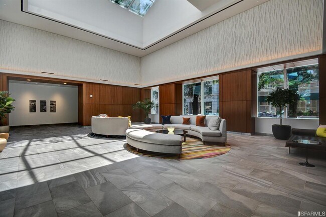 Building Photo - 1688 Pine St