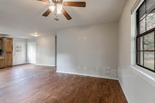 Building Photo - 1109 W Dogwood St