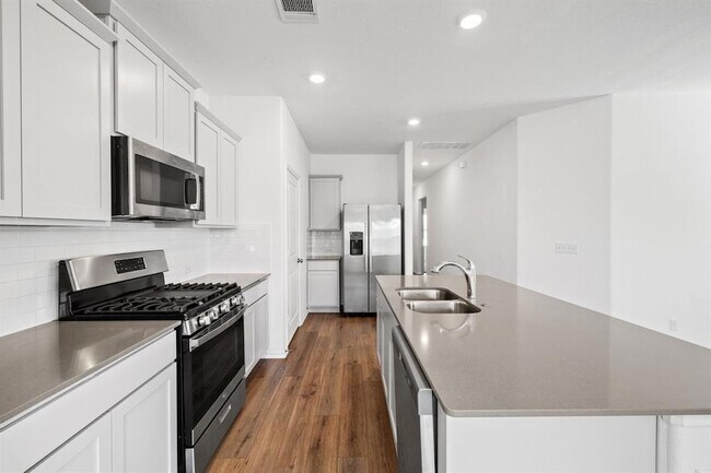 Foto del edificio - 215 Silver Springs Bend