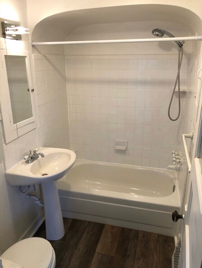 Foto del edificio - 1124 E Garfield Ave