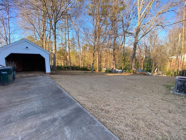 Building Photo - 2bed/1ba House off Union St S. of Downtown...
