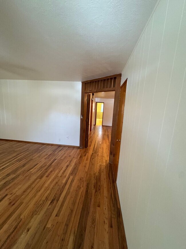 Building Photo - Tamarack 1100/1102