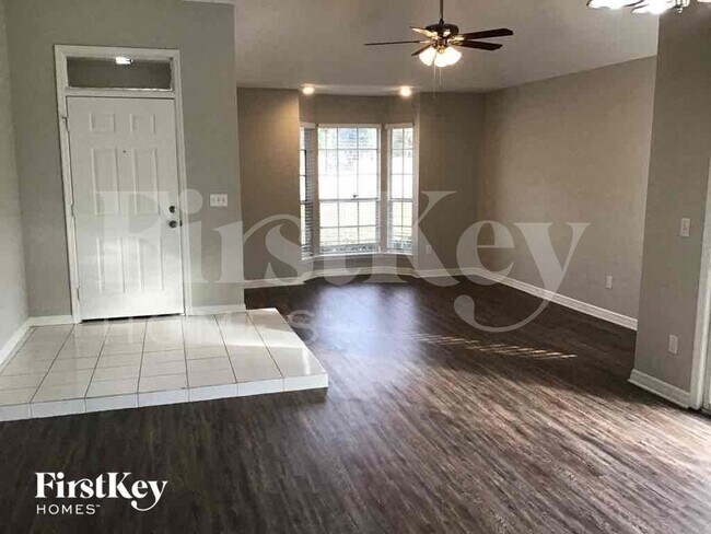 Building Photo - 1575 Pine Ct