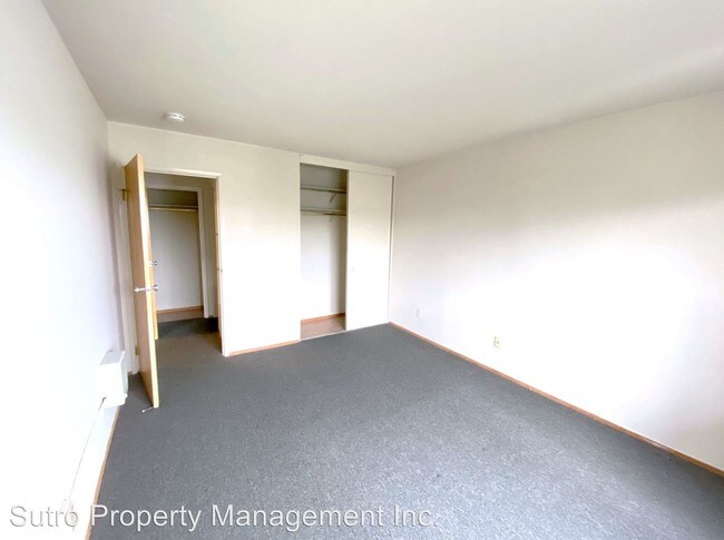 Building Photo - 2 Crestline Dr