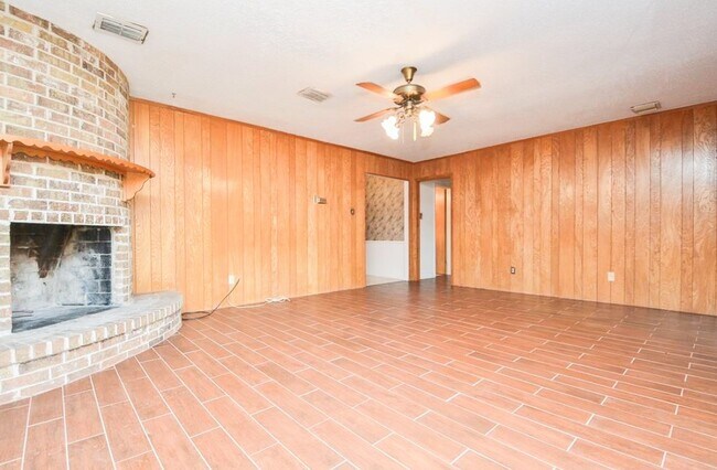 Foto del edificio - 8911 Stroud Dr