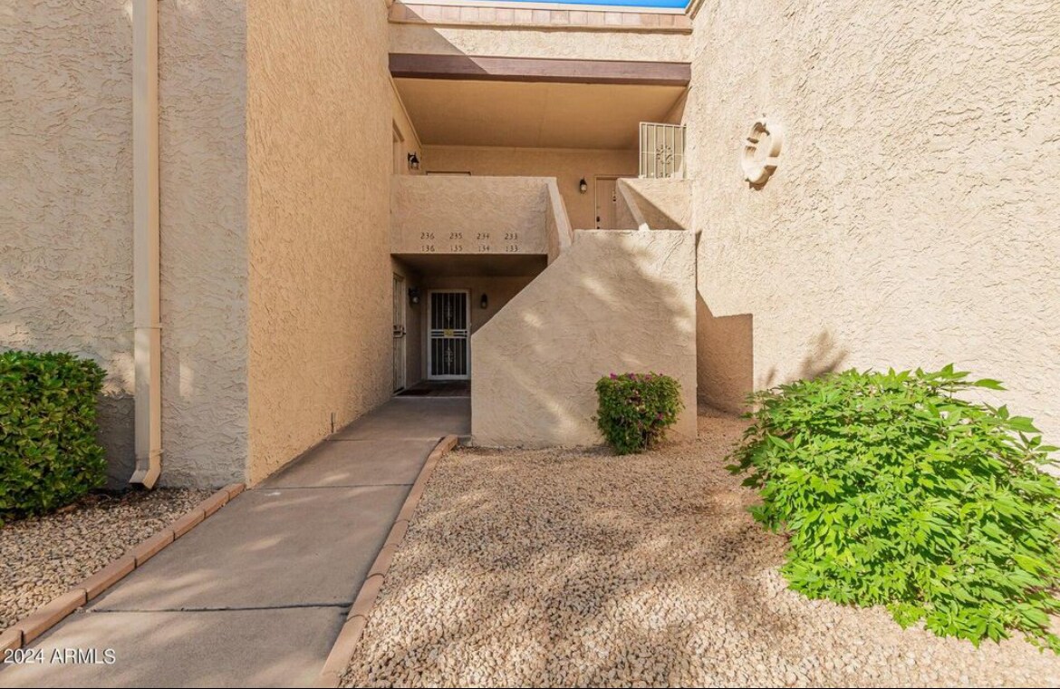 Primary Photo - 8649 E Royal Palm Rd