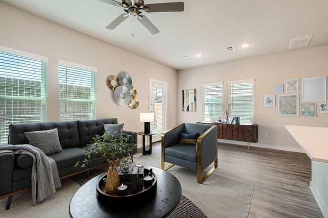 Building Photo - 430 S Centro Cir
