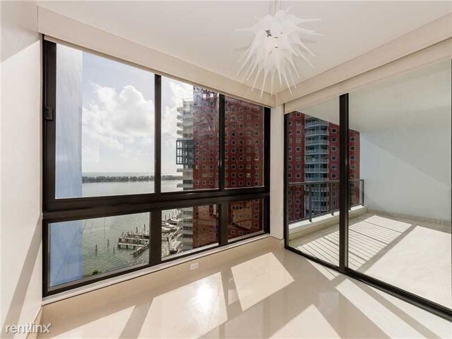 Building Photo - 1581 Brickell Ave