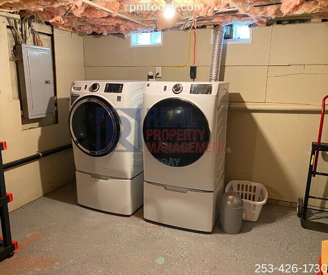 Foto del edificio - Stylish and Convenient 2BR/1BA Home with A...