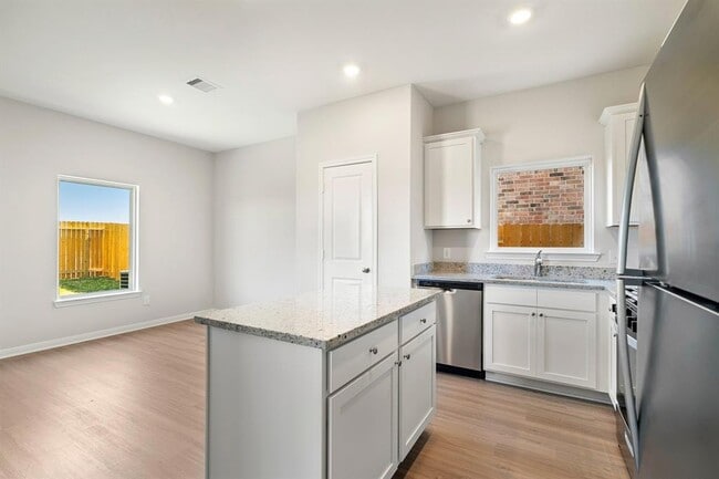 Building Photo - 428 Polly Grv Dr