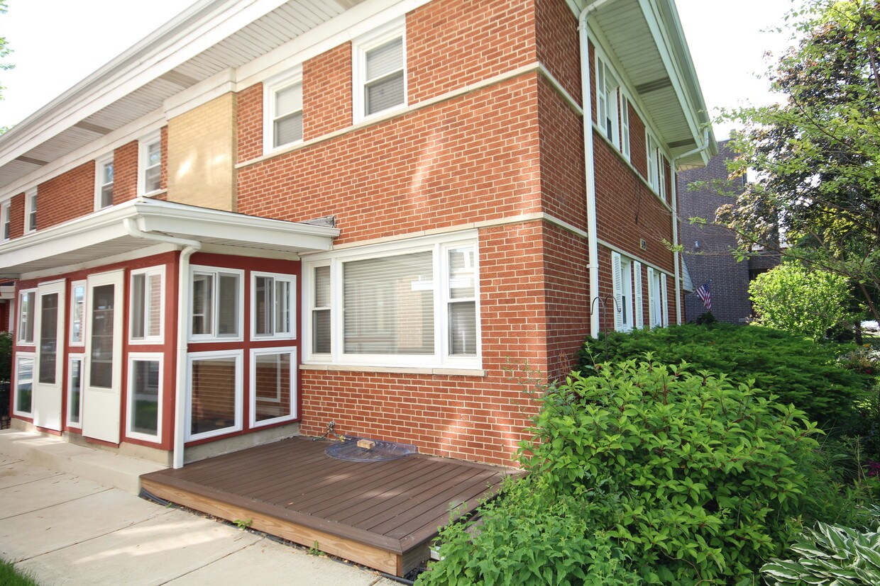 Primary Photo - 519 Summit Ave
