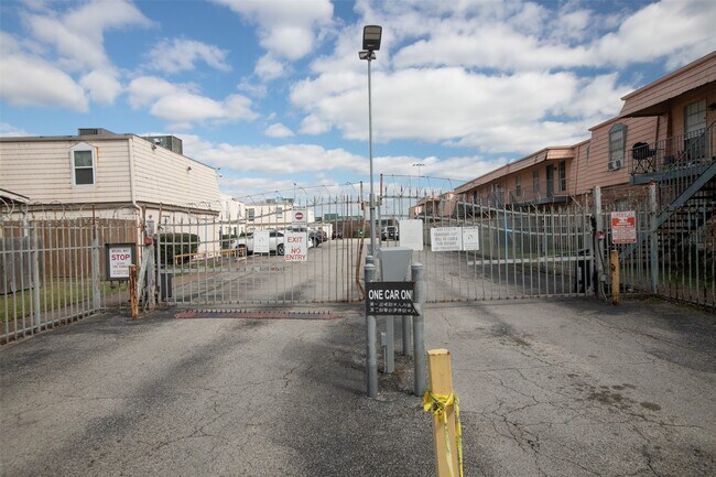 Building Photo - 6201 Ranchester Dr