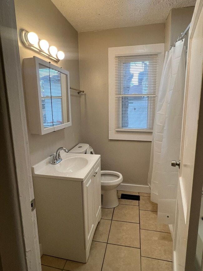 Building Photo - 2914 Winthrop Ave