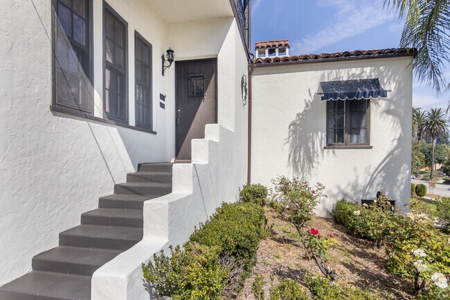 Building Photo - 2041 Fair Oaks Ave