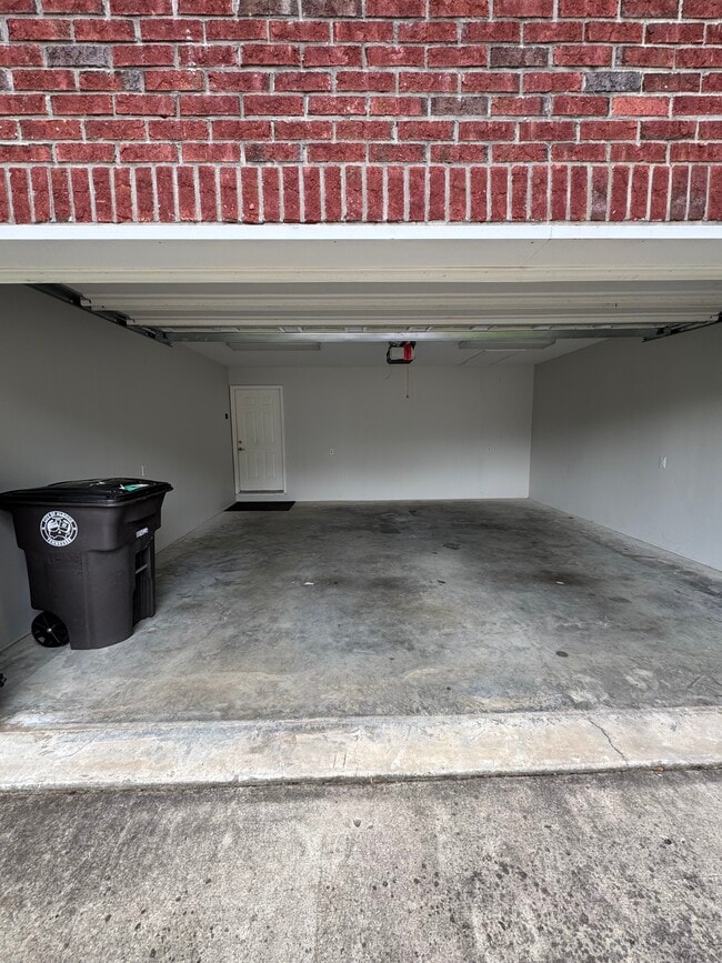 Building Photo - 224 Brookside Dr