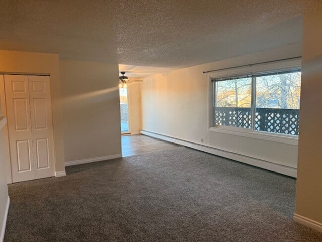 Foto del edificio - 3 Bedroom Apartment in Jewel Lake w/ Garage and Large Deck!