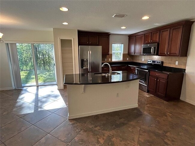 Foto del edificio - 2802 Birchcreek Dr