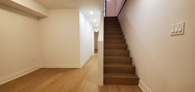 Photo du bâtiment - 710 Gerrard St E