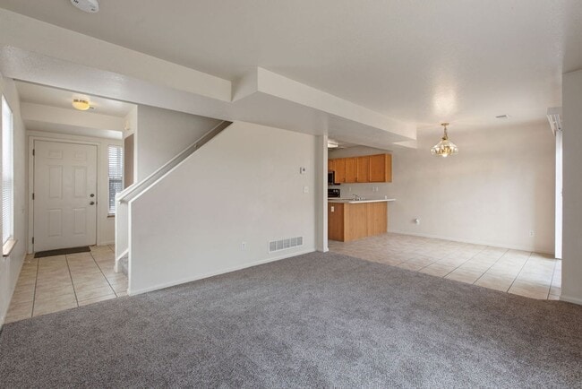 Building Photo - 430-432 Sundance Cir N