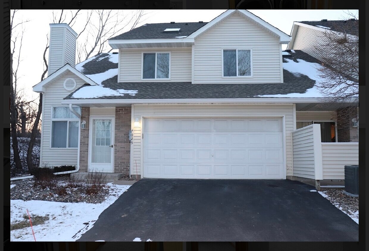 Front - 7025 49th St N
