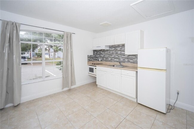 Building Photo - 234 Mango Dr