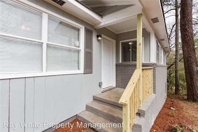 Building Photo - 3 br, 2 bath House - 2437 Old Hapeville Rd SW