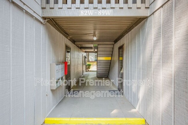 Foto del edificio - 2260 Sunderland Road