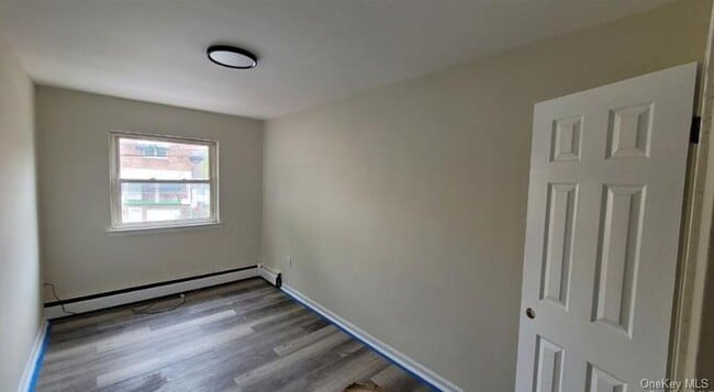 Foto del edificio - 762 E 211th St