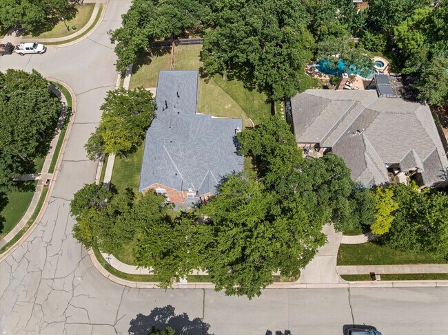 Foto del edificio - Exclusive Luxury Lease-124 N Crosstimber T...