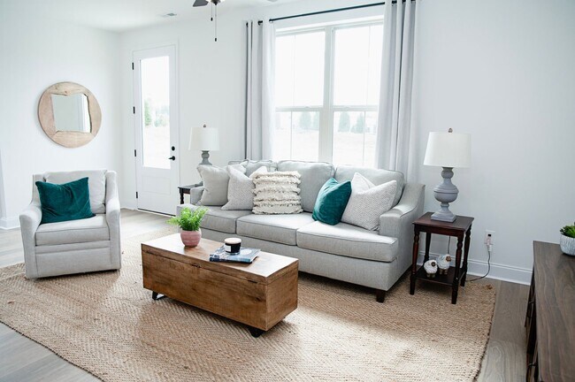 Foto del edificio - Beautiful 3-Bedroom Townhomes Await at Clover Ridge! Washer & Dryer included
