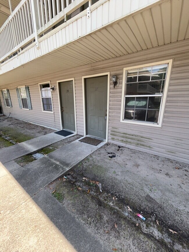 Building Photo - 215 Darsey Rd