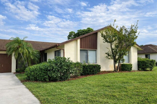 Building Photo - 609 White Water Dr