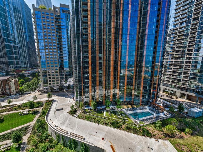 Building Photo - 211 N Harbor Dr